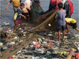 Aktifitas Nelayan Mengambil Ikan Tangkapan, Dokumen Pribadi