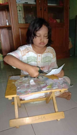Ilustrasi gambar saat anak membuat permainan paper yang diambil dari youtube. Dokumentasi pribadi