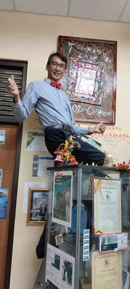 (Sumber pribadi) A Simple Physicist: an example from the east of the earth.