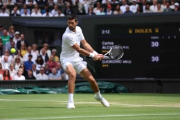 Novak Djokovic menang mudah di set pertama/ foto: Wimbledon.com