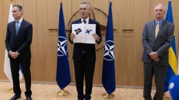 Sekjen NATO menunjukkan surat integrasi Finlandia dan Swedia - www.voi.id