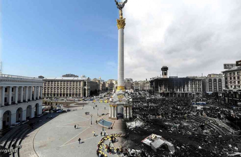 Alun-alun Maidan Nezalezhnosti Sebelum dan Sesudah Serangan Rusia - www.vocaleurope.eu