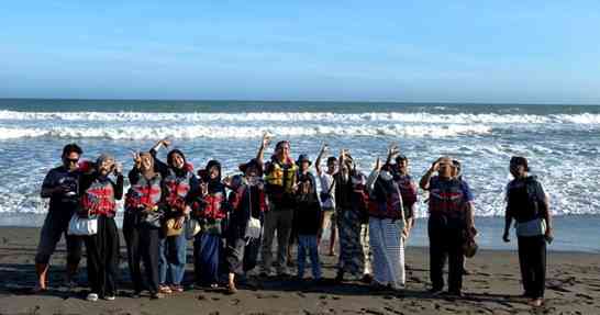 Dokumentasi : Pelepasan tukik di pantai Kali Ratu desa Jogosimo