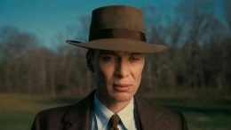 Cillian Murphy sebagai J. Robert Oppenheimer (sumber: www.cnnindonesia.com