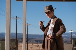 Aktor Cillian Murphy berperan sebagai J. Robert Oppenheimer dalam film terbaru karya Christopher Nolan.(Dok. Universal Pictures via kompas.com )