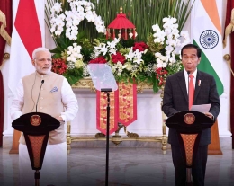 Perdana Menteri India Narendra Modi (kiri) dan Presiden Indonesia Joko Widodo di Jakarta pada tahun 2018. | Sumber: wikipedia