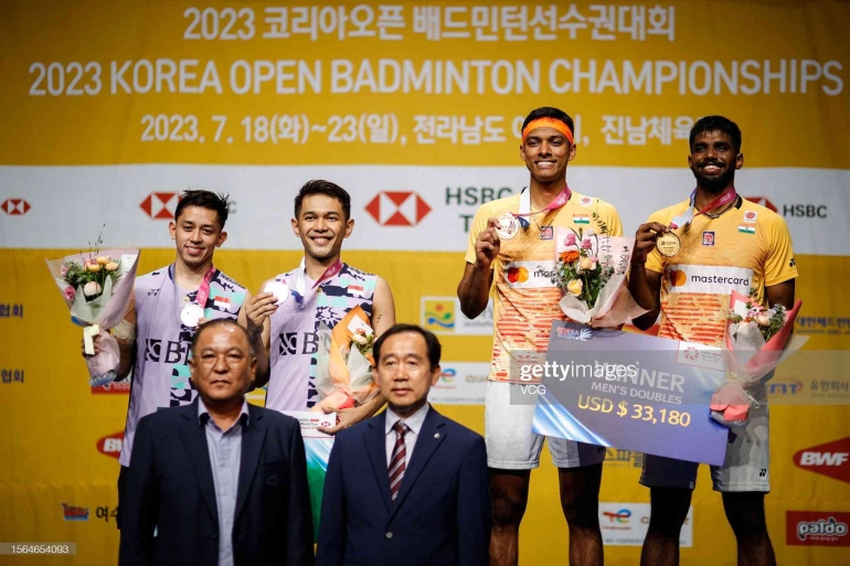 Ganda putra Indonesia Fajar Alfian/Muhammad Rian Ardianto usai jadi runner up Korea Open 2023 - dok. VCG/Getty Images