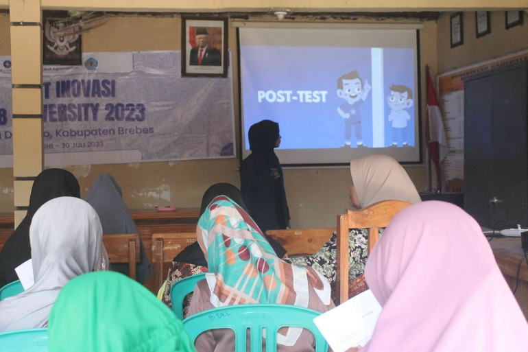 Para Peserta Penyuluhan melakukan Post Test untuk mengukur pehaman materi mengenai MP-ASI dan PHBS (Dok. pribadi)