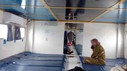 Dek yang Posisi Penumpang Berbaring dalam Kapal Ferry Fungka Express dari Pulau Tomia ke Pulau Wangi-Wangi(Dokumentasi Pribadi)