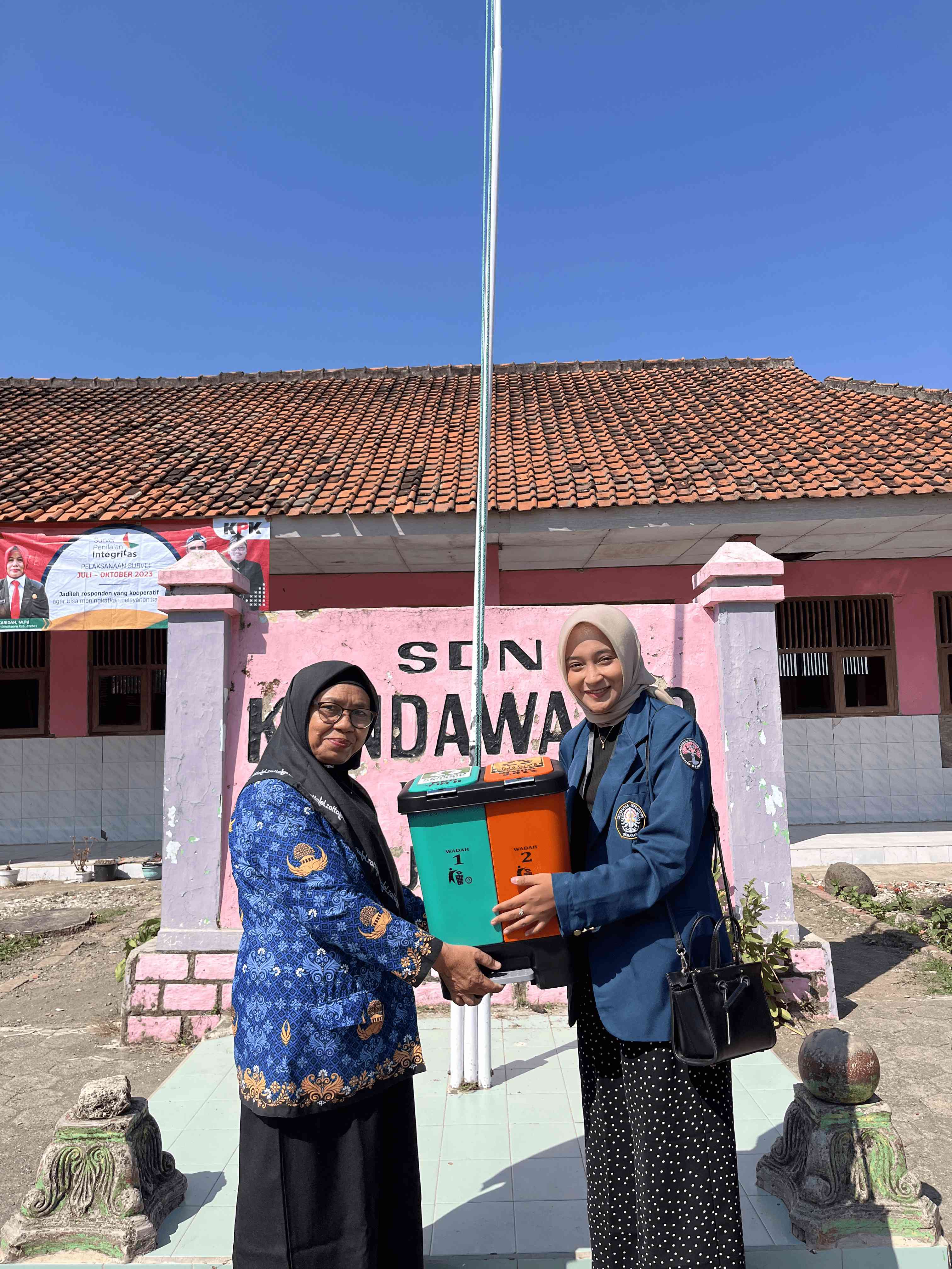 Darurat Sampah! TIM II KKN Undip Kenalkan Cara Pemilahan Sampah Sejak ...