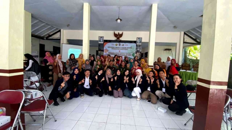 Foto Bersama dengan Seluruh Tamu Undangan. dokpri