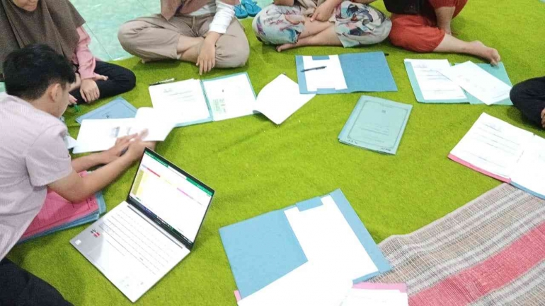 Mahasiswa KKN-BBK2 UNAIR Desa Panjer Kediri, Membangun bersama Desa ...