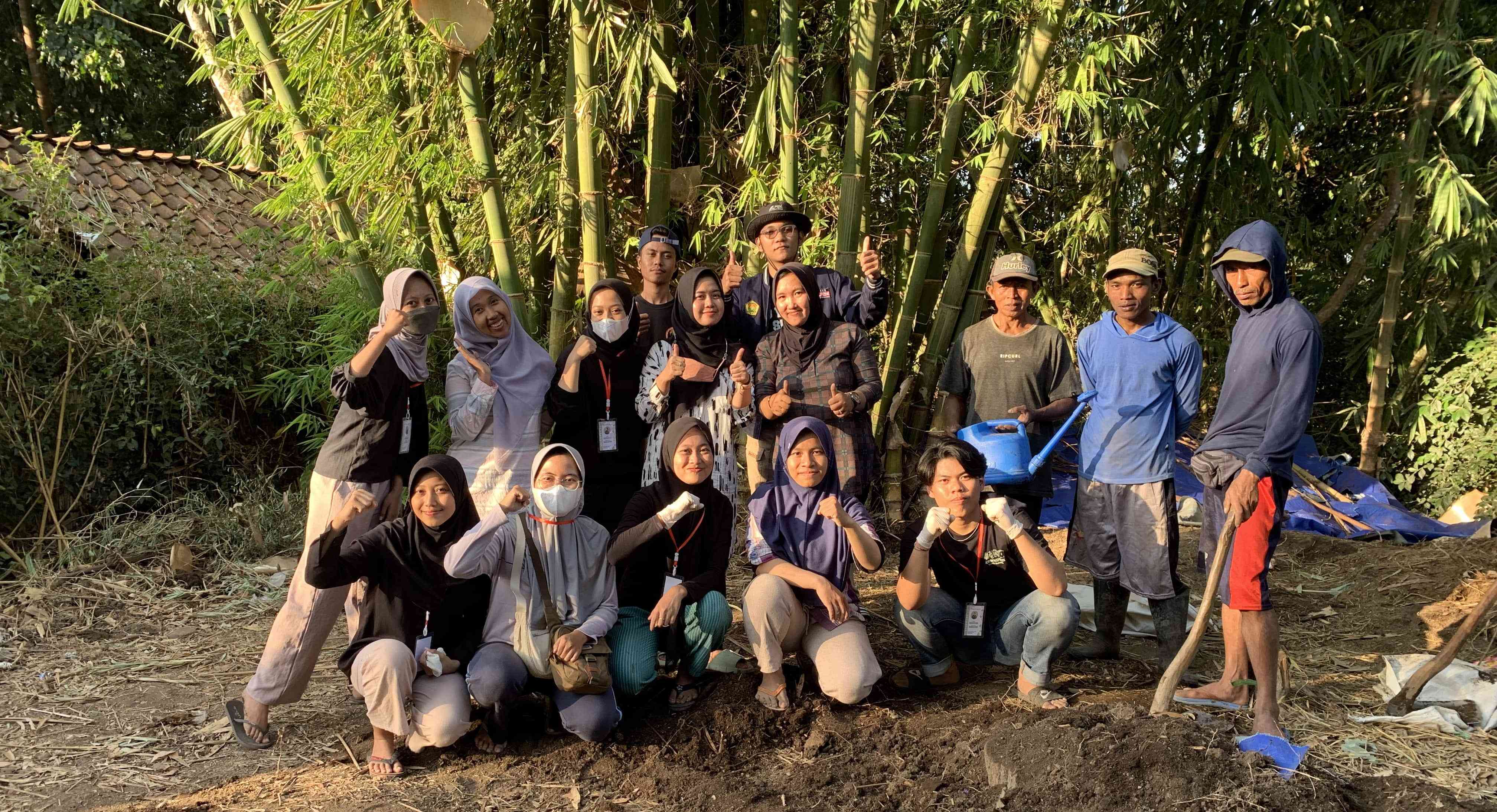 KKN UMD UNEJ Kelompok 33 Mengubah Limbah Menjadi Emas: Mengolah Kotoran ...