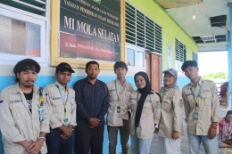 Divisi Pendidikan bersama Kepala Sekolah MI Mola Selatan, Dok. Pribadi