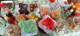 Aneka hidangan kue dan minuman saat Hari Raya Karo di rumah warga. Sumber: Dokpri