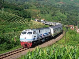 Kereta Api Umum kelas Ekonomi, menjadi transportasi yang paling digemari oleh para penumpang, sumber: hotelmurah.com