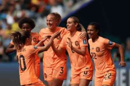 Pemain Belanda merayakan keberhasilan ke babak 8 besar Piala Dunia Wanita 2023/foto: FIFA.com