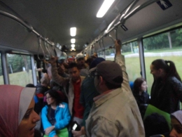 Bus sebagai transportasi umum di Belanda (Sri NurAminah, Juni 2015)