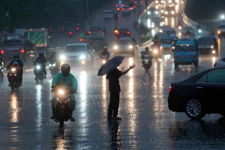 Hujan kau berdoa (Ilustrasi foto Kompas.id/Agus Susanto) 