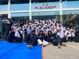 Mahasiswa KKNT IPP 2023 bersama Siswa MIS Al Manaf (Dokumentasi Pribadi)