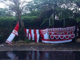 Di Joyoagung, Malang, merah-putih sudah dijajakan jauh sebelum bulan Agustus 2023. Foto: Parlin Pakpahan.