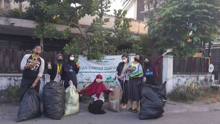 Dok. KKN Subunit Pogung: Pengumpulan Sampah ke Bank Sampah Pogung Kidul