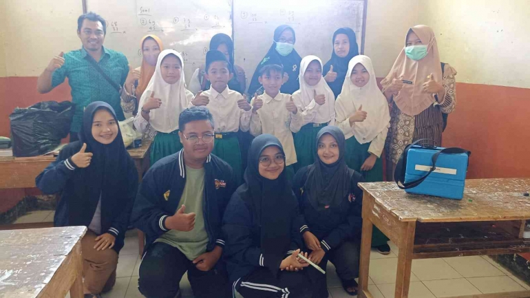 (Foto Dokumentasi Pelaksanaan BIAS - Bulan Imunisasi Anak Sekolah di MI Al-Islamiyah, Sumber Tengah - Dok. Pribadi)