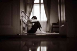 Ilustrasi seseorang yang sedang sedih memiliki permasalahan hidup| sumber gambar pixabay