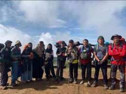 Persiapan Menuju Puncak Gunung Prau | Sumber foto: Tim Pendaki/Dok pribadi