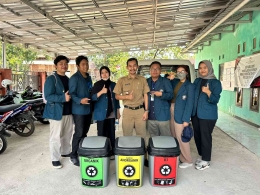 Penyerahan Tempat Sampah di Balai Desa Sigayam (Dokumentasi Pribadi)