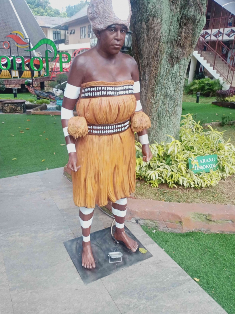 Patung Wanita Papua (dokpri)