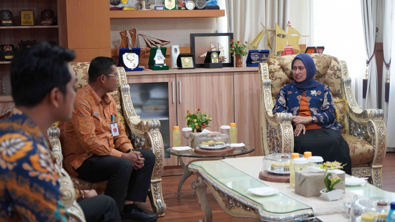 Kepala Kantor Imigrasi Palopo berbincang hangat bersama Bupati Luwu Utara (dok. HumasKAPOLO)
