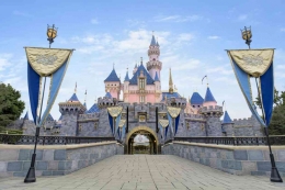 Disneyland (sumber: Visit Anaheim)