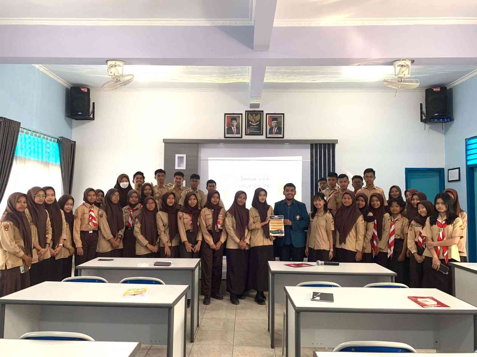 Etika Bermedia Sosial Di Kalangan Siswa SMA Negeri 1 Tayu Halaman All ...