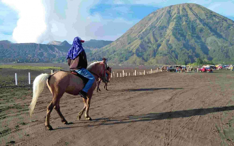 Salah satu destinasi wisata yang terletak di Kabupaten Probolinggo Jawa Timur ini masih menyimpan banyak misteri, sumber : pagaralampos.com 