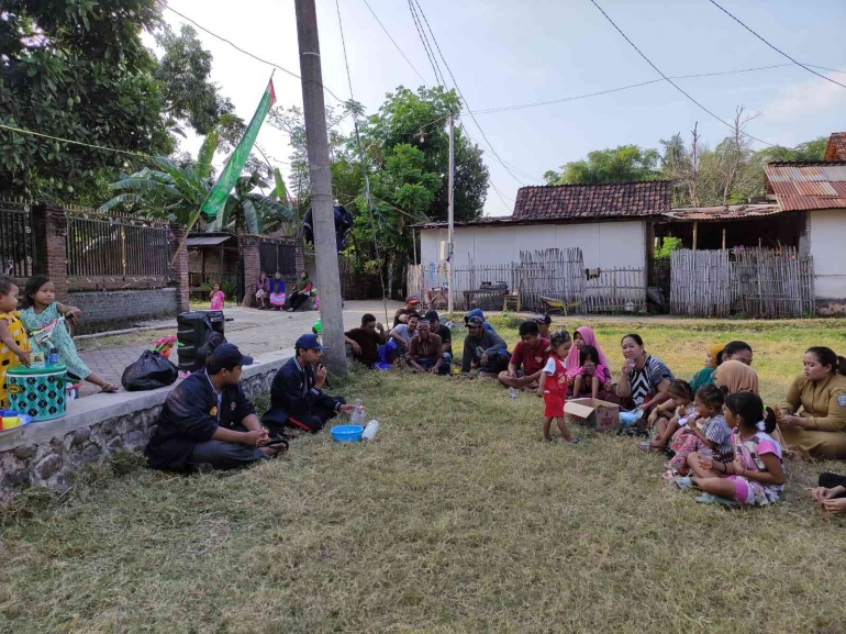 Pelaksanaan Pemberdayaan Eco Enzyme Pada Masyarakat di Dusun Langsep RT.01/RW.01 (Dok PDD KKN UMD 108)