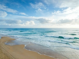 Ilustrasi pantai, oleh Daniel Jurin via Pexels