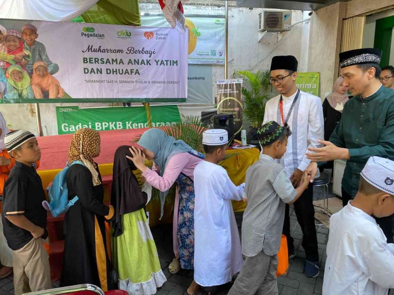 Anak-anak Yatim dan Dhuafa berpamitan kepada tim Pegadaian Syariah Blauran (Dokpri)