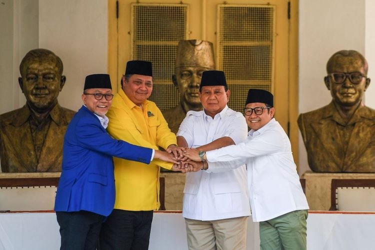 Ketua Umum Empat Partai Jabat Tangan Setelah Deklarasi Mendukung Prabowo. (Sumber Foto Kompas.com/Galih Pradipta)