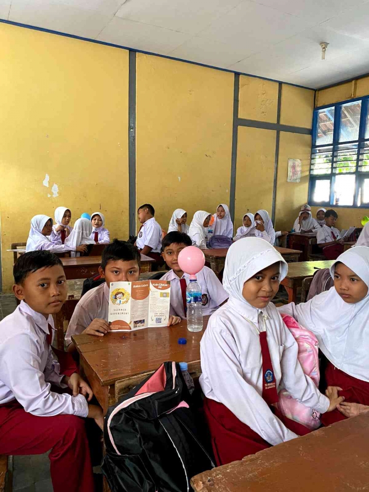 Dokumentasi Pribadi - Proses Pelaksanaan Eksperimen Sains