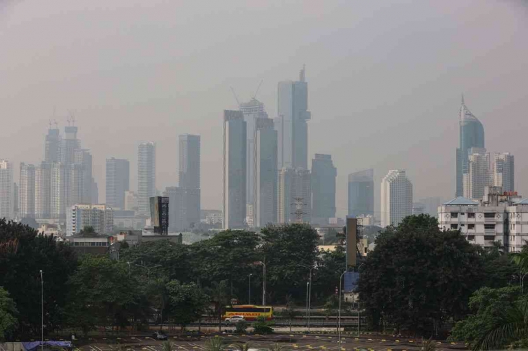 Ilustrasi kabut asap menyelimuti langit Jakarta. Tanda kualitas udara di Ibu Kota buruk.(KOMPAS.com/KRISTIANTO PURNOMO)