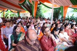 Komunitas India sedang menghadiri perayaan Hari Kemerdekaan India ke-77 di Jakarta. | Sumber: Kedutaan Besar India 