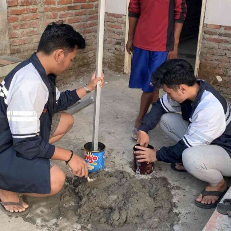 Proses Pembuatan Plang Nama Jalan oleh KKN Undip (dok. pribadi)