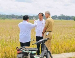 Jokowi bersama Prabowo dan Ganjar saat berkunjung ke areal persawahan. Doc Sekertariat Presiden