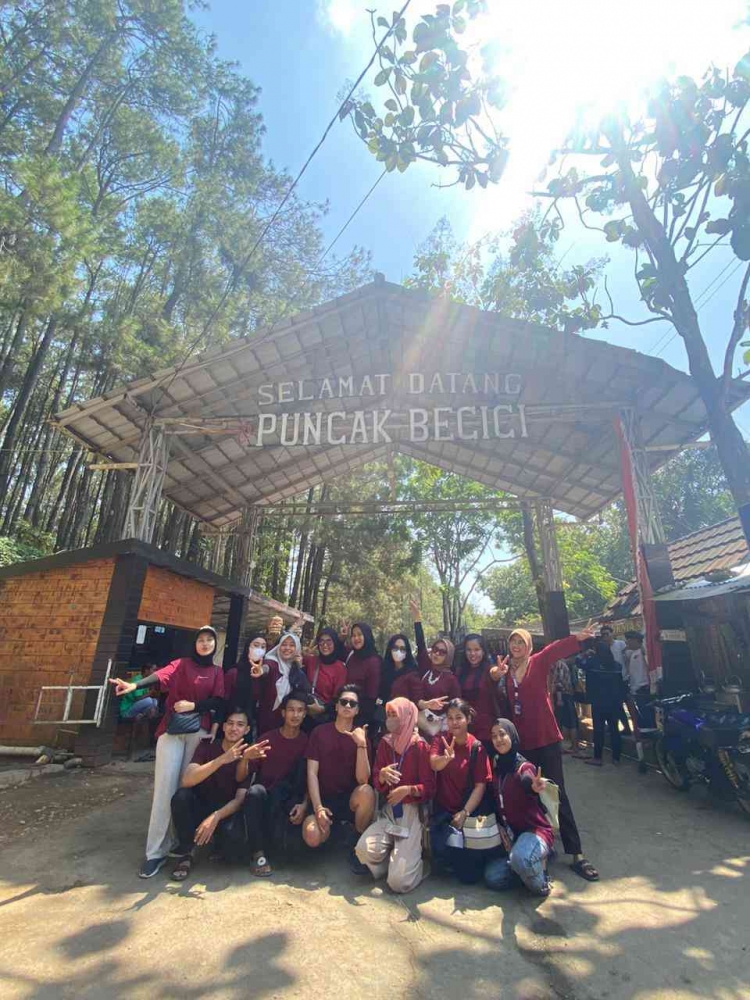 Dokumentasi Puncak Becici Sumber: Koleksi pribadi