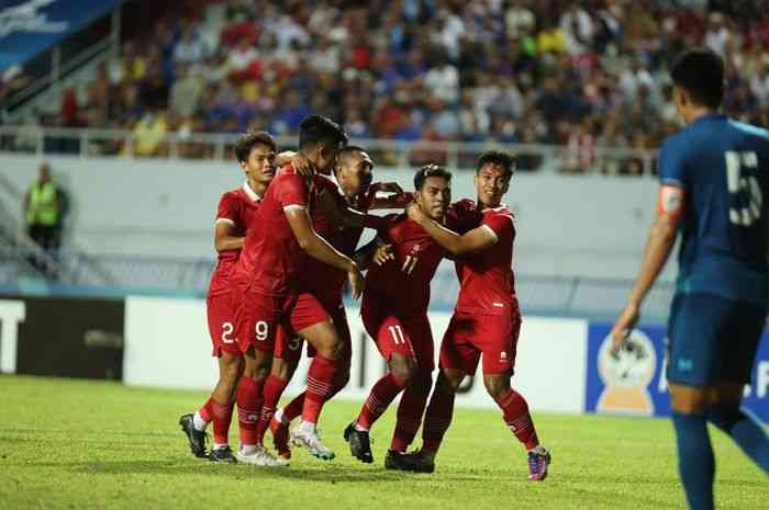 Para pemain Indonesia U23 merayakan gol pertama yang dicetak Jeam Kelly Sroyer. (Foto: Twitter/PSSI)