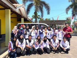 Potret Mahasiswa KKN-Kolaboratif Kelompok 094 bekerja sama dengan PMI kabupaten Jember. Sumber : Dokumentasi Pribadi. 
