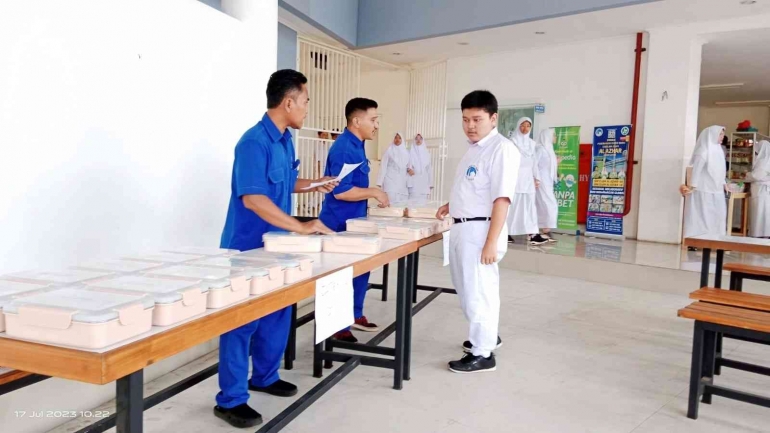 Sumber Gambar : Dok. TU Sekolah (Siswi SMA Islam Al Azhar 18 Grand Wisata)