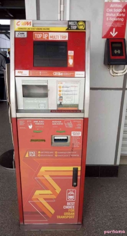 Gambar 2. Commuter vending machine dan alat aktivasi KUE non-KMT (dokumen pribadi)