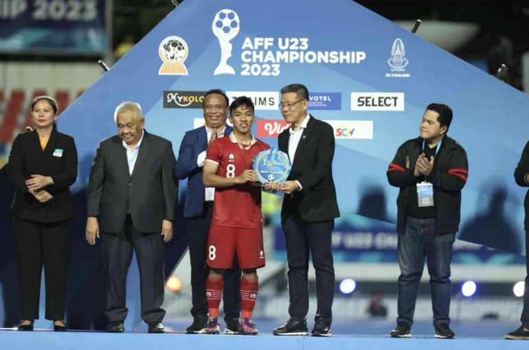 Arkhan Fikri mendapat penghargaan sebagai pemain terbaik Piala AFF U-23 2023 (Sumber: PSSI/pssi.org)